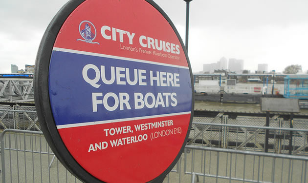 London guide - boat queue
