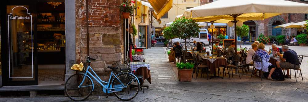 restaurant scene Italy
